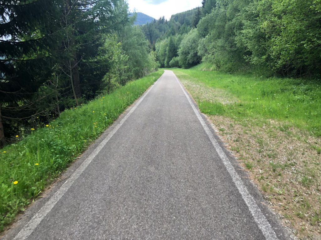 20 km Abfahrt durch den Wald nach Sterzing