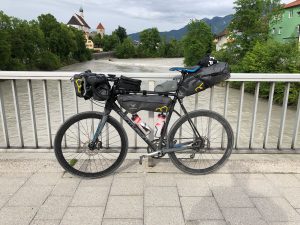 La última foto del tour, mi bici bikepacking