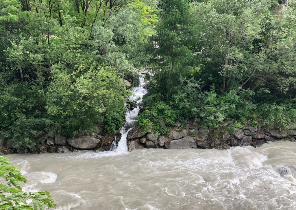 Kleine Bäche speisen den Fluss