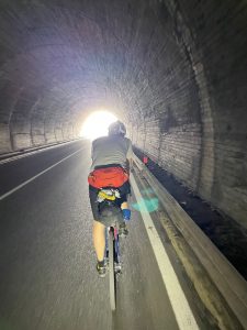 Typische Tunnel in den Bergen
