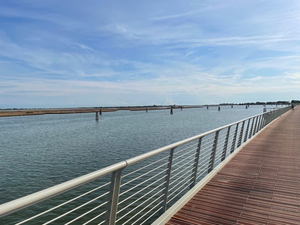 Cavallino - Auf Holzstegen am Wasser